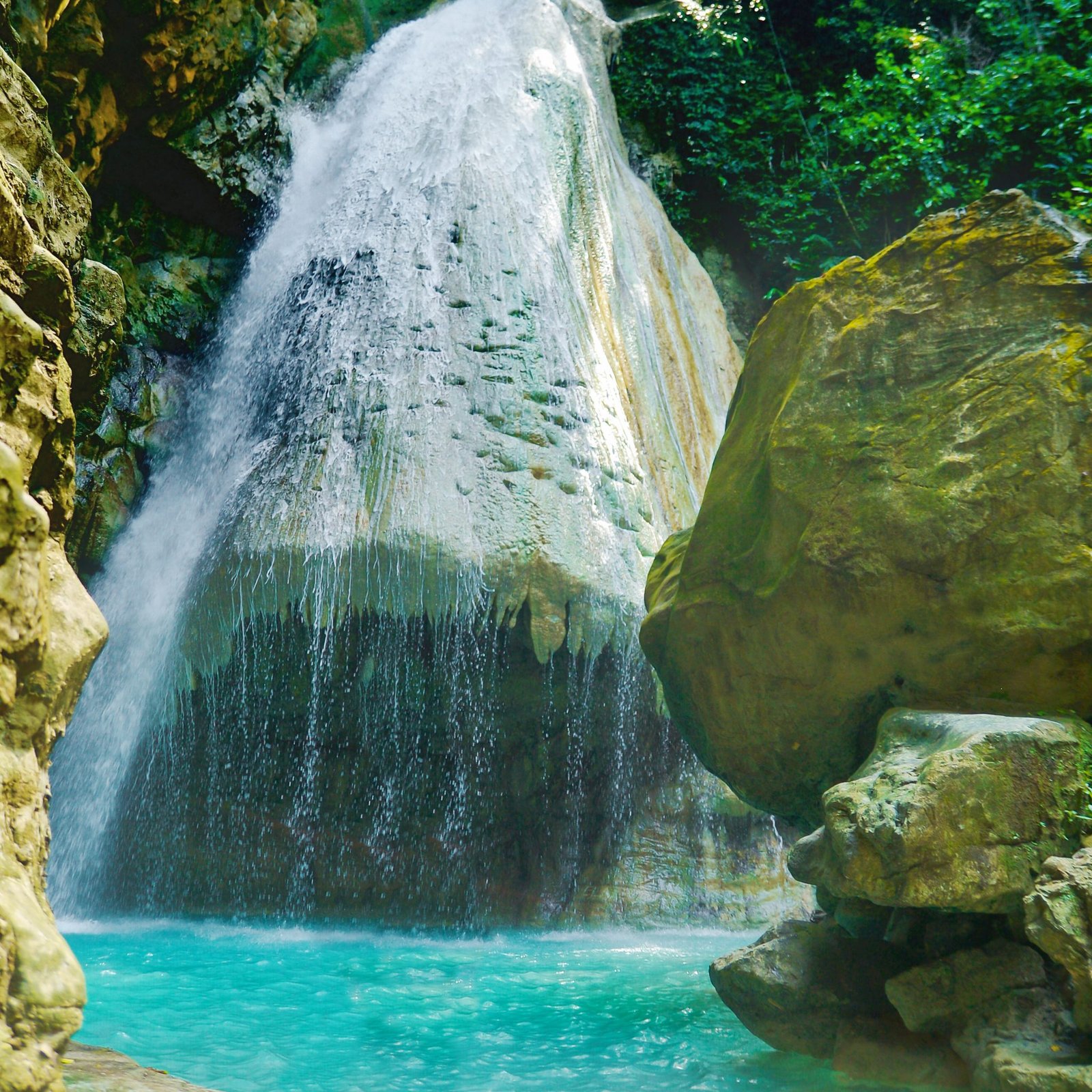 Air Terjun Hoko: Destinasi Wisata Alam Menawan di [Nama Daerah]